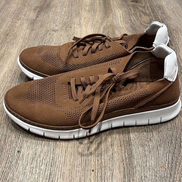 Men’s Vionic Brown Lace Up Shoes - pristine condition - Picture 4 of 7